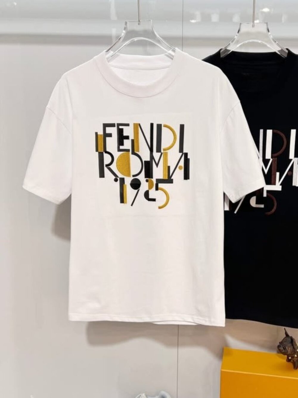 Abstract Geometric Letter Print Tee - Modern Luxury Style Cotton T-shirt